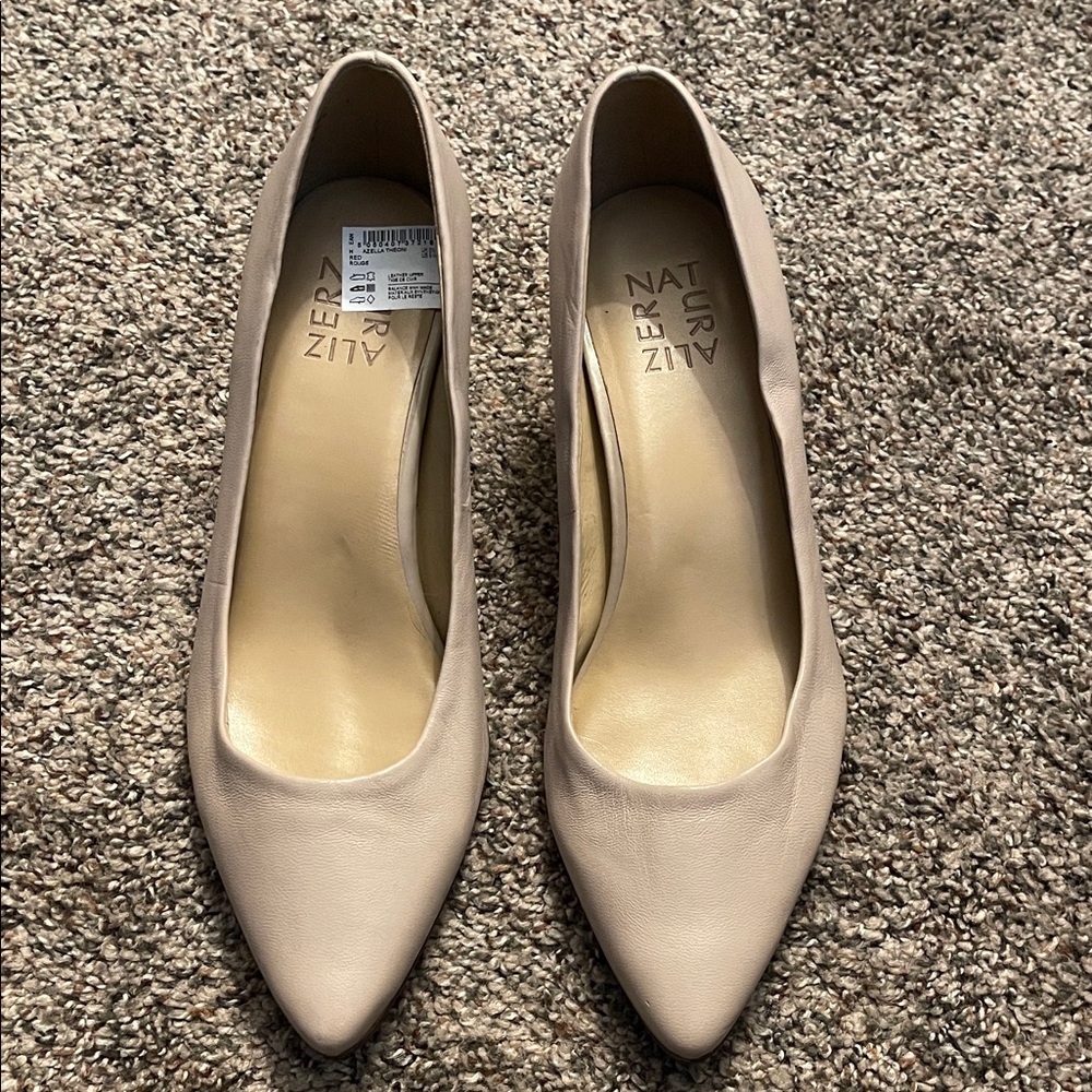 Naturalizer Women's Classic Cream Heels